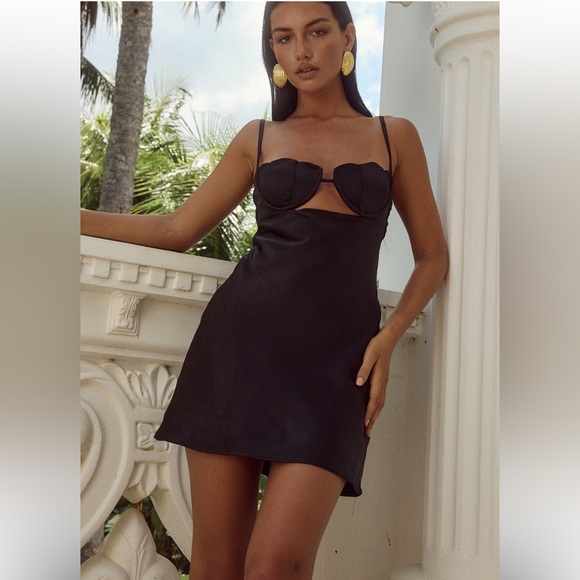 NWTS REVOLVE RUNAWAY THE TABLE CHERISH MINI DRESS - BLACK - Picture 1 of 3